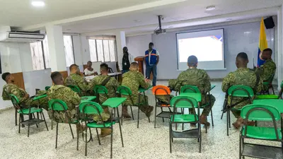 CODECHOCÓ CAPACITA A MIEMBROS DE LA ARMADA EN NORMATIVIDAD AMBIENTAL