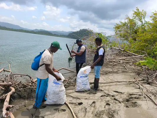 COMUNIDAD DE TRIBUG&Aacute; Y LA FUNDACI&Oacute;N RECICLA PAC&Iacute;FICO, LIDERARON JORNADA DE LIMPIEZA CON APOYO DE CODECHOC&Oacute;